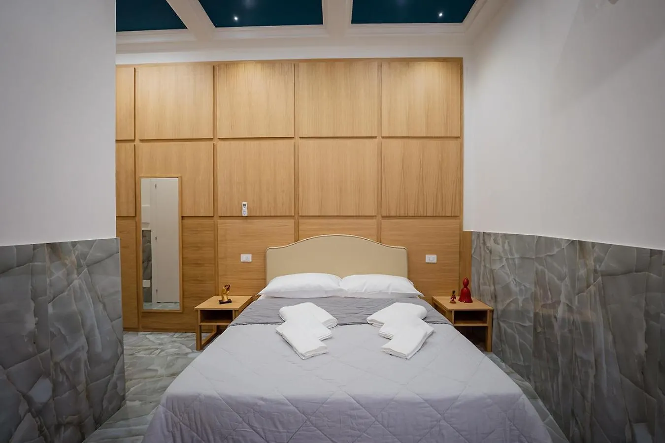 Guest house Greros H. Rooms Napoli Centro By Clapa Group Dislocated Hospitality Italy